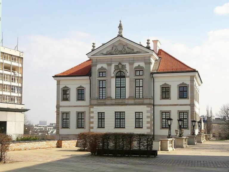 museum-of-chopin-building-at-front