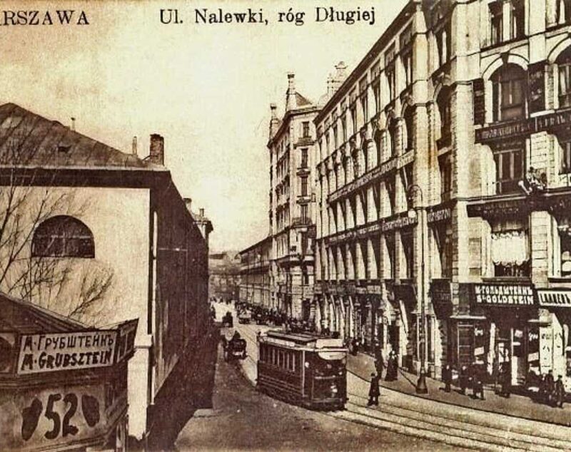 warsaw_street_with_russian_signboards