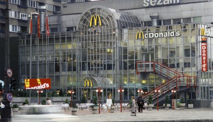 First-polish-mcdonald's-in-warsaw